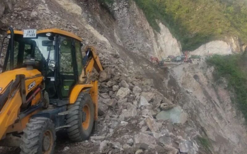 badrinath highway blocked